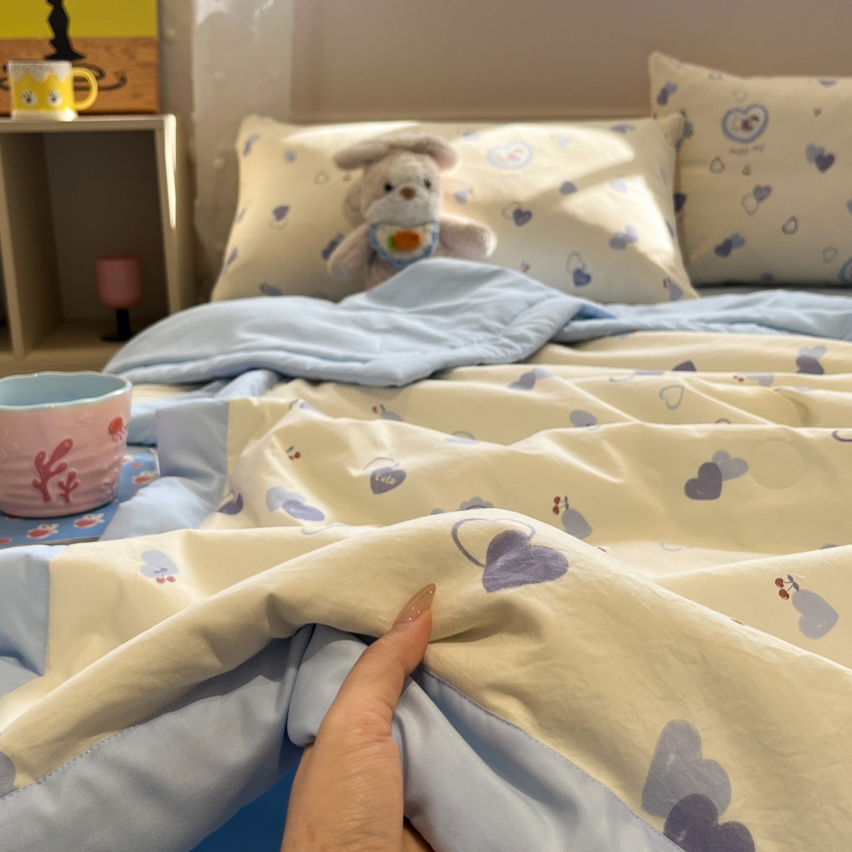 91家纺网 家纺一手货源 找家纺 一加一 2026新款云柔棉印花凉感冰蚕夏被夏凉被空调被四件套 奶油大耳狗