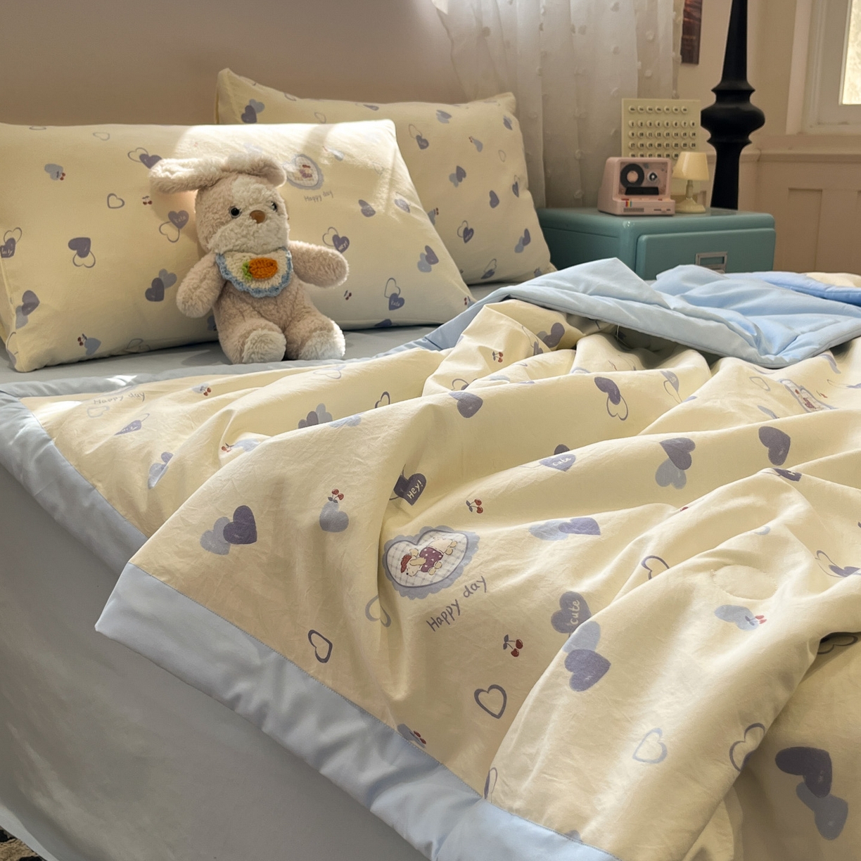 91家纺网 家纺一手货源 找家纺 一加一 2026新款云柔棉印花凉感冰蚕夏被夏凉被空调被四件套 奶油大耳狗