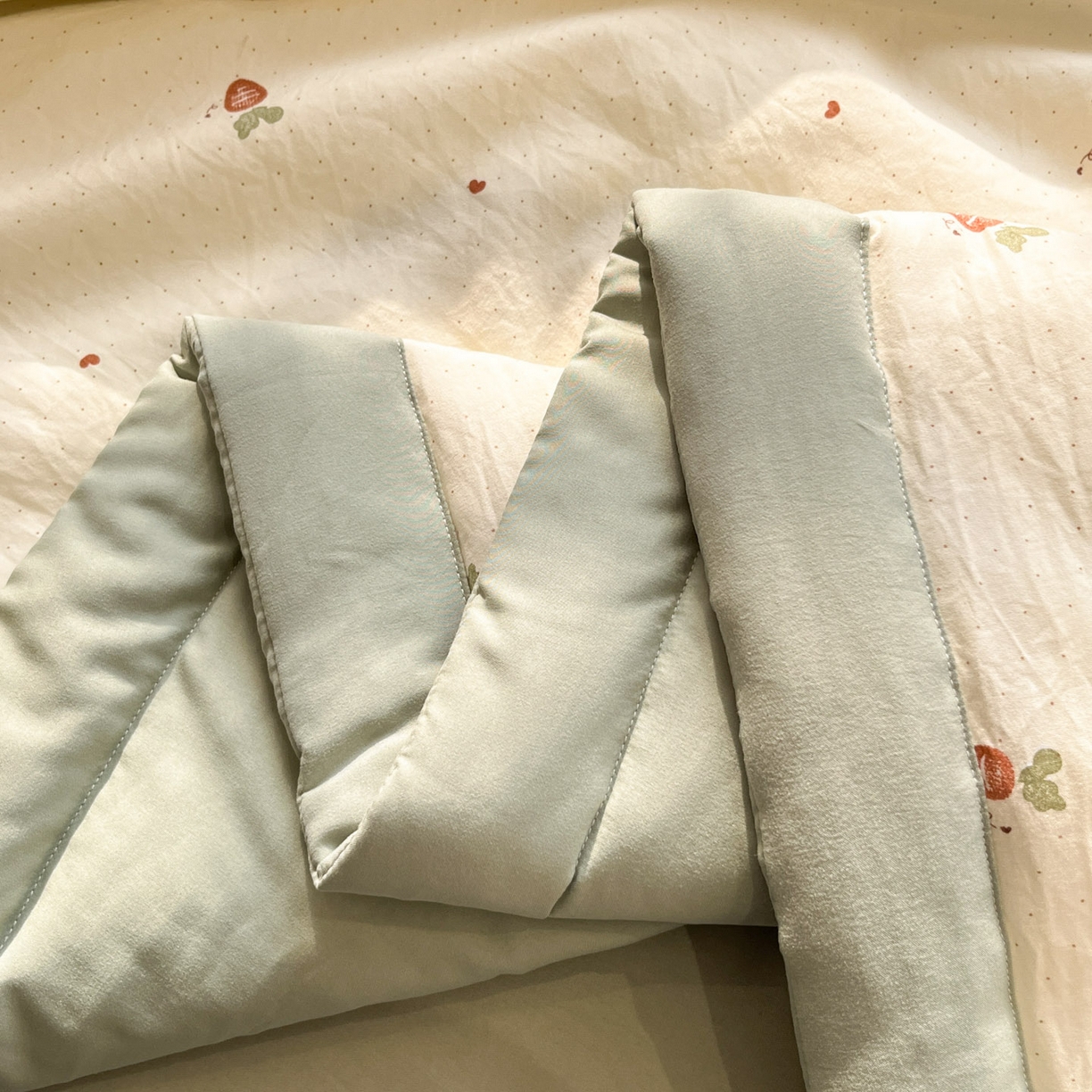 91家纺网 家纺一手货源 找家纺 一加一 2026新款云柔棉印花凉感冰蚕夏被夏凉被空调被四件套 浅夏