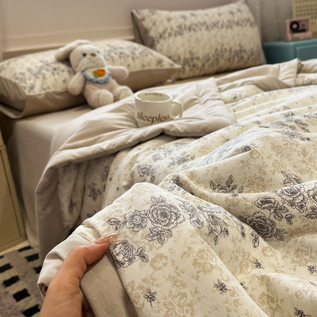 91家纺网 家纺一手货源 找家纺 一加一 2026新款云柔棉印花凉感冰蚕夏被夏凉被空调被四件套 温柔花香