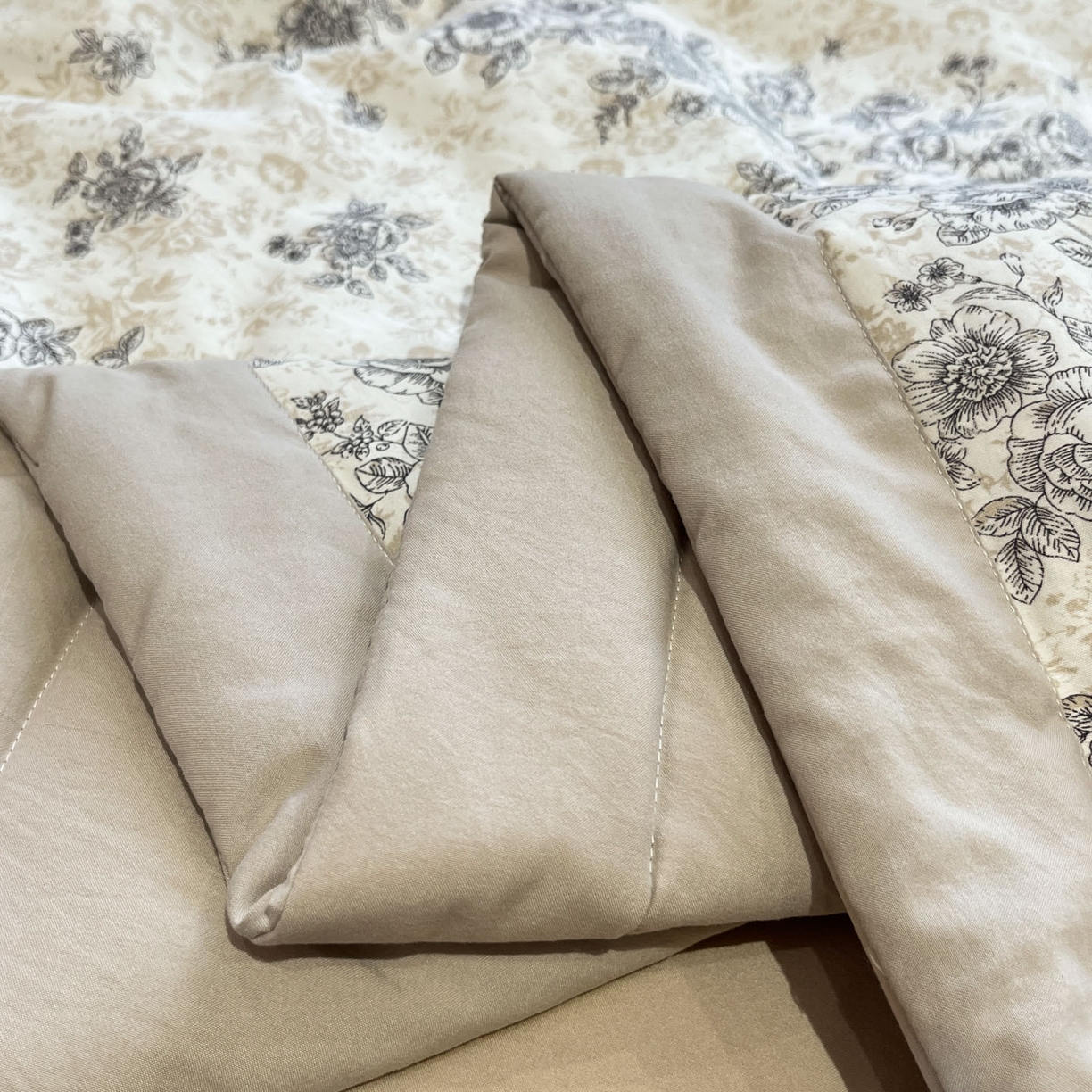 91家纺网 家纺一手货源 找家纺 一加一 2026新款云柔棉印花凉感冰蚕夏被夏凉被空调被四件套 温柔花香