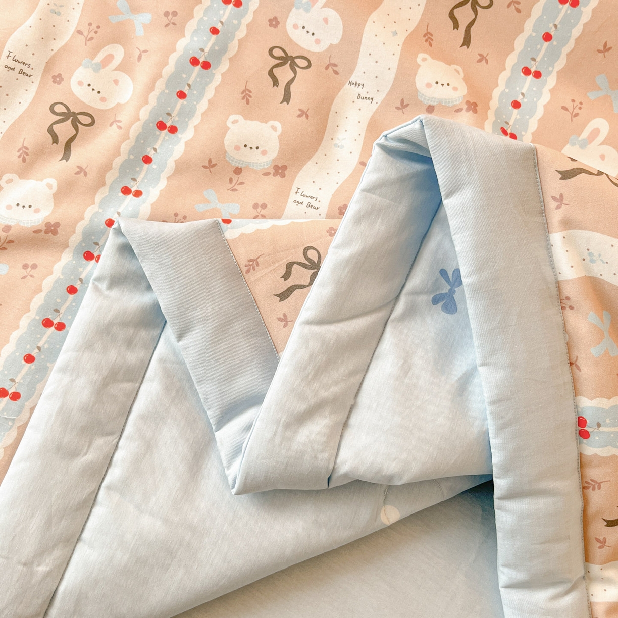 91家纺网 家纺一手货源 找家纺 一加一 2026新款全棉新疆棉花夏被夏凉被空调被四件套-棉语清夏 风铃小兔