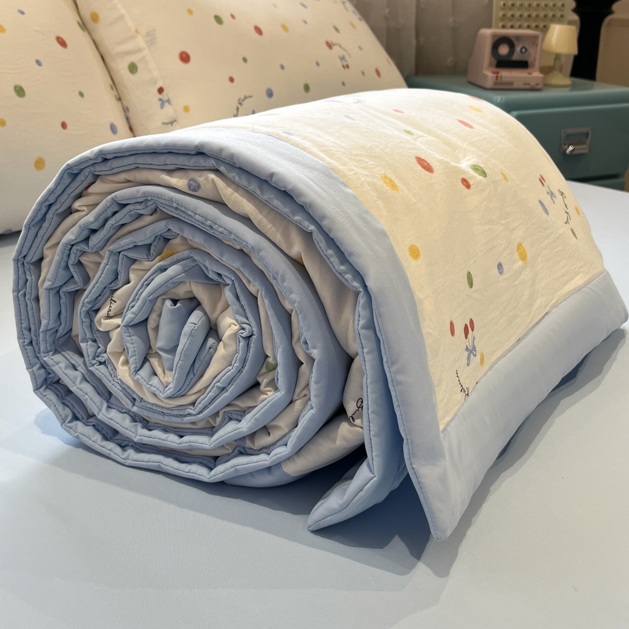 91家纺网 家纺一手货源 找家纺 一加一 2026新款云柔棉印花凉感冰蚕夏被夏凉被空调被四件套 阳光心情