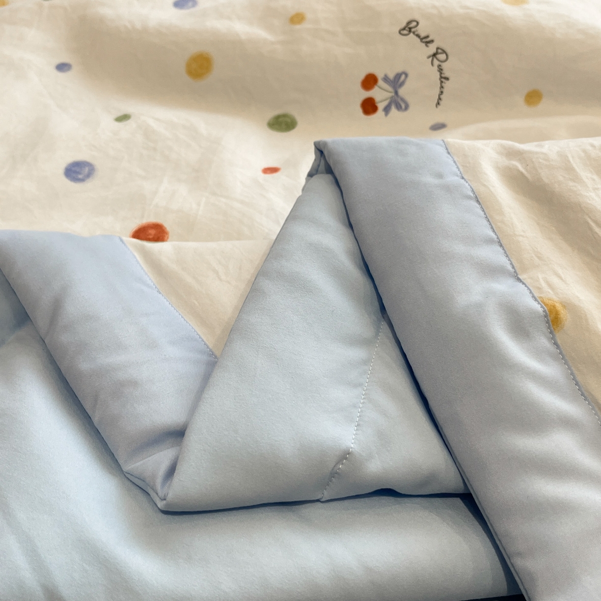 91家纺网 家纺一手货源 找家纺 一加一 2026新款云柔棉印花凉感冰蚕夏被夏凉被空调被四件套 阳光心情