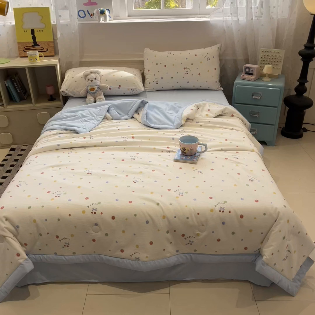 91家纺网 家纺一手货源 找家纺 一加一 2026新款云柔棉印花凉感冰蚕夏被夏凉被空调被四件套 阳光心情