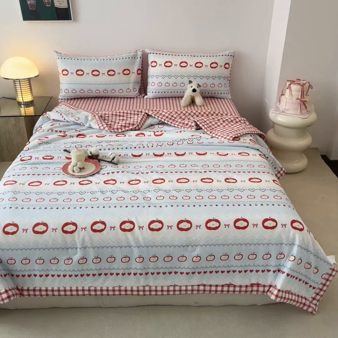 91家纺网 家纺一手货源 找家纺 一加一 2026新款全棉新疆棉花夏被夏凉被空调被四件套-棉语清夏 苹果乐园