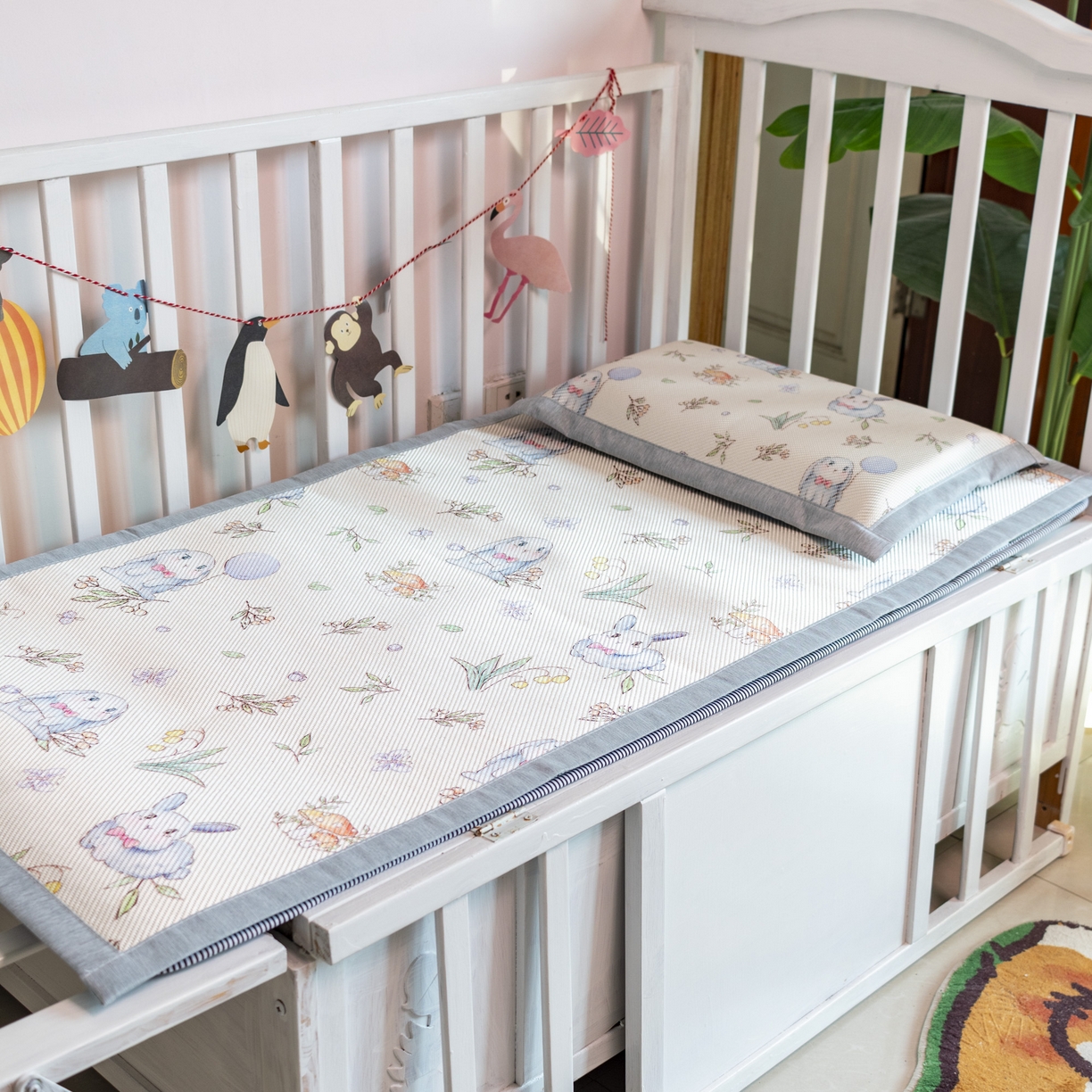 91家纺网 家纺一手货源 找家纺 欣宜家纺 2026新款A类宽边儿童冰藤席 草丛兔