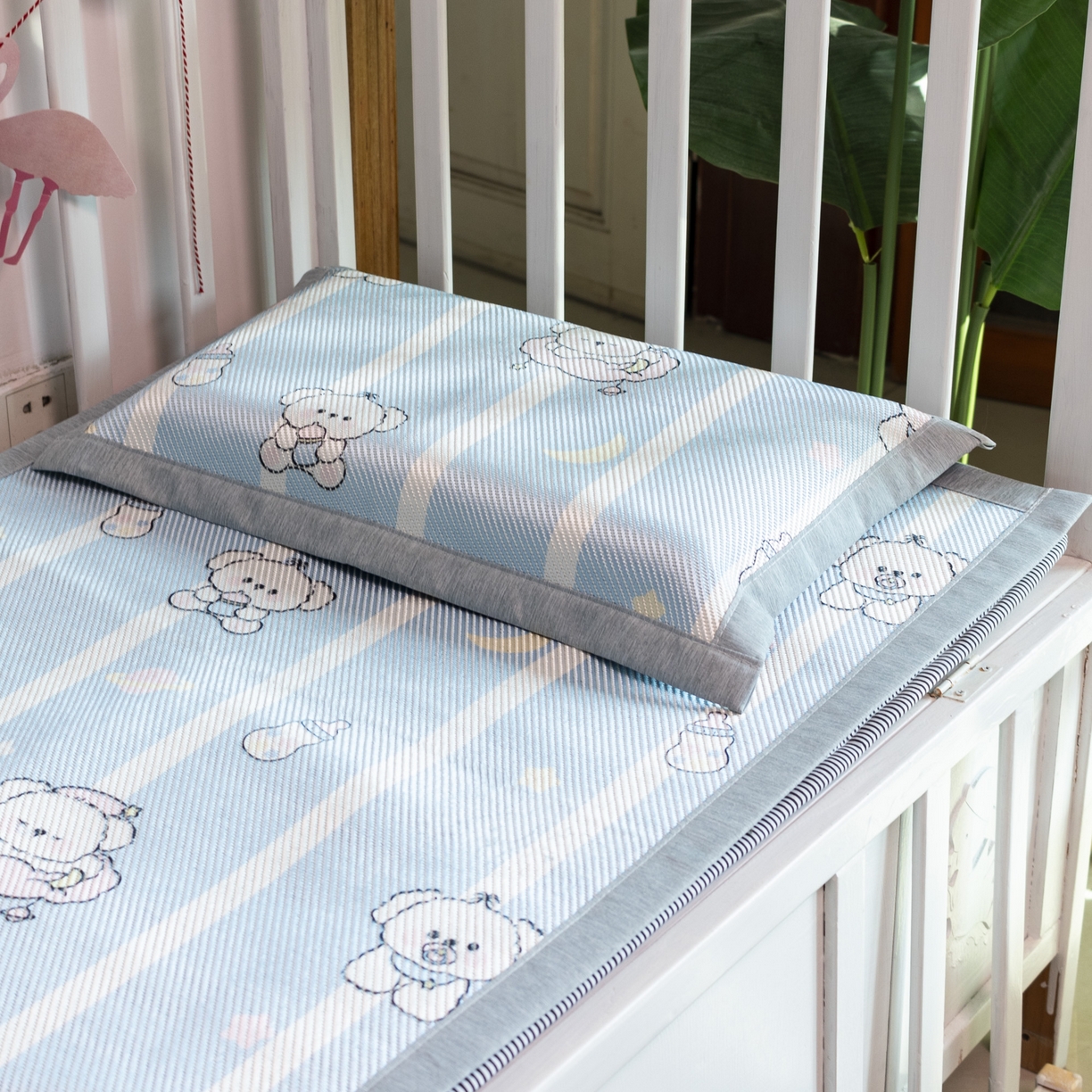 91家纺网 家纺一手货源 找家纺 欣宜家纺 2026新款A类宽边儿童冰藤席 小奶瓶