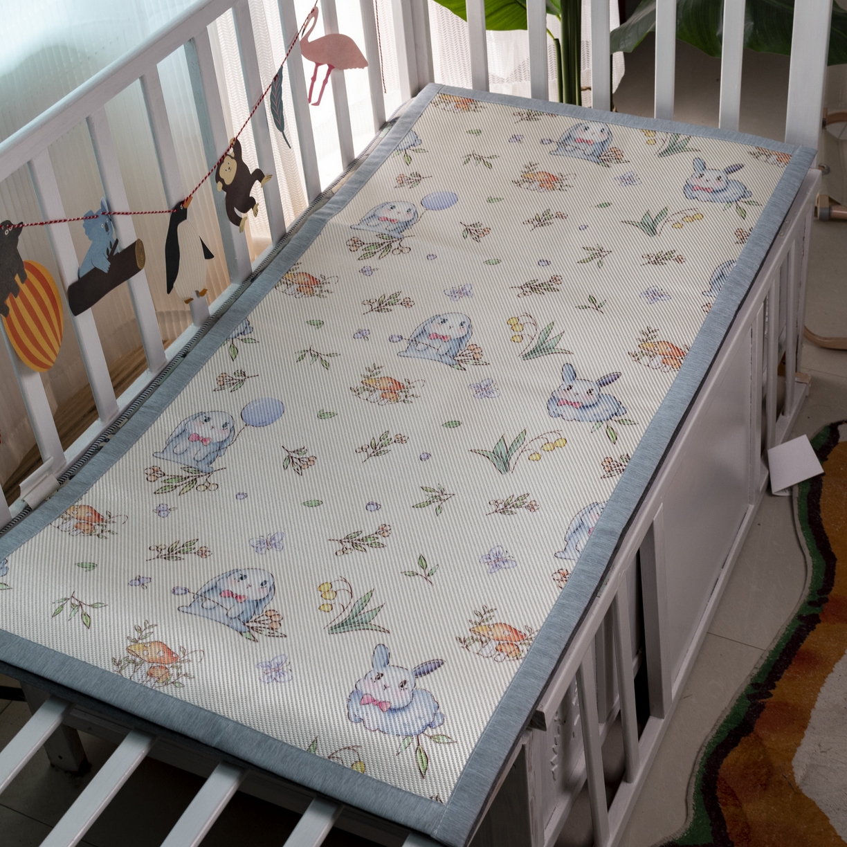 91家纺网 家纺一手货源 找家纺 欣宜家纺 2026新款A类宽边儿童冰藤席 草丛兔