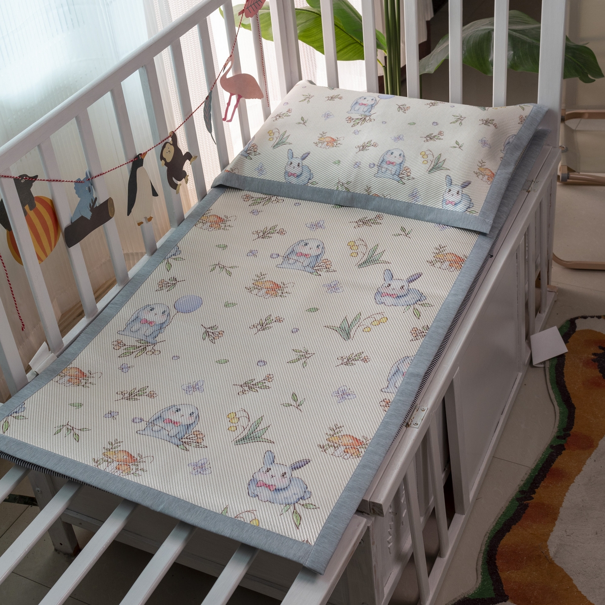 91家纺网 家纺一手货源 找家纺 欣宜家纺 2026新款A类宽边儿童冰藤席 草丛兔