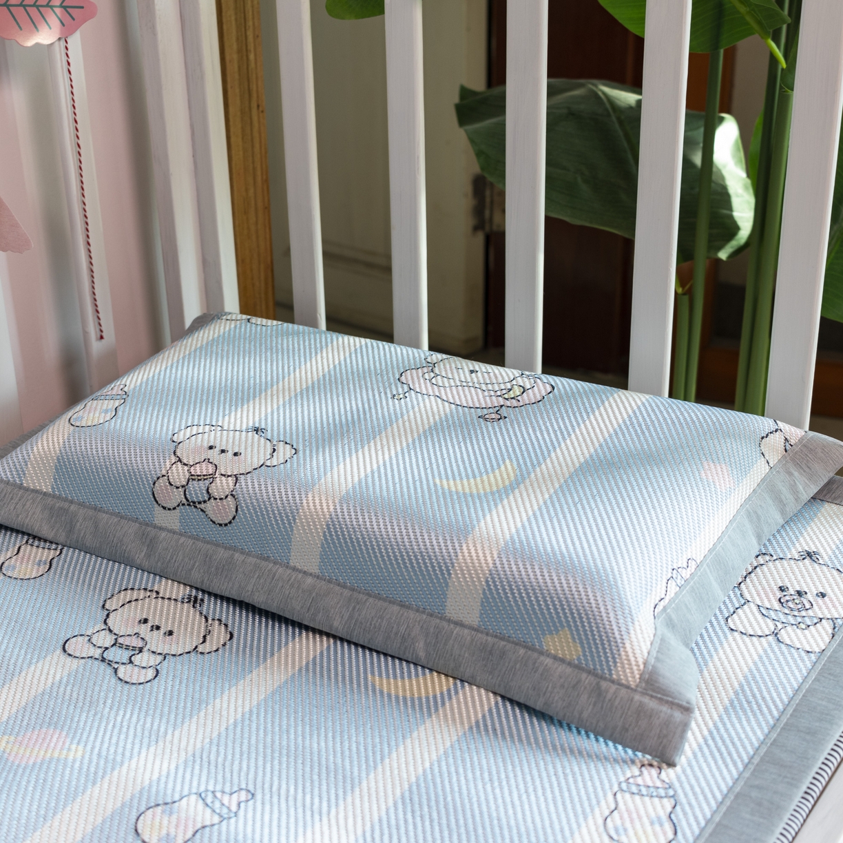 91家纺网 家纺一手货源 找家纺 欣宜家纺 2026新款A类宽边儿童冰藤席 小奶瓶