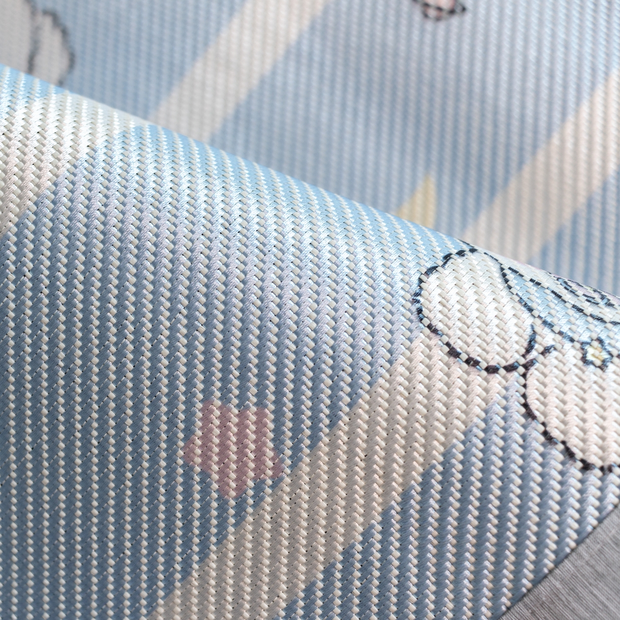 91家纺网 家纺一手货源 找家纺 欣宜家纺 2026新款A类宽边儿童冰藤席 小奶瓶