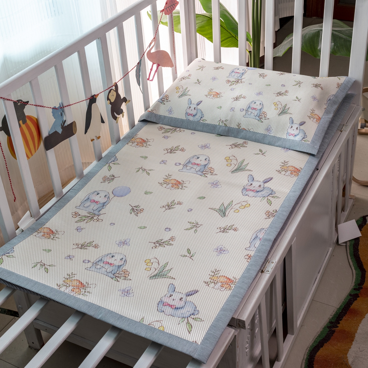 91家纺网 家纺一手货源 找家纺 欣宜家纺 2026新款A类宽边儿童冰藤席 草丛兔