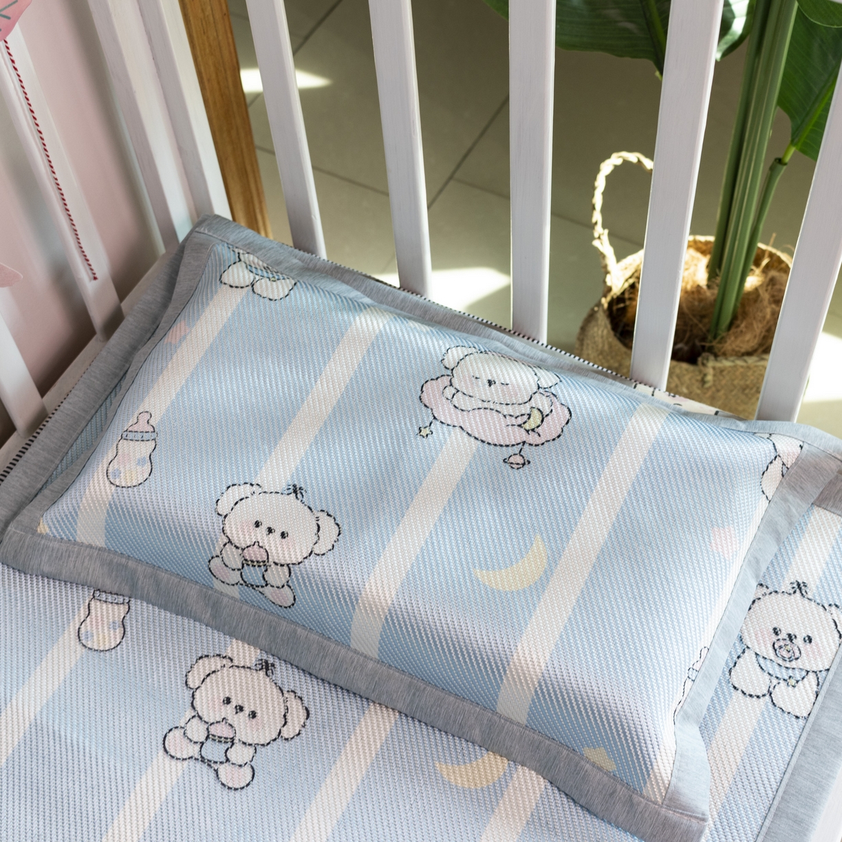 91家纺网 家纺一手货源 找家纺 欣宜家纺 2026新款A类宽边儿童冰藤席 小奶瓶