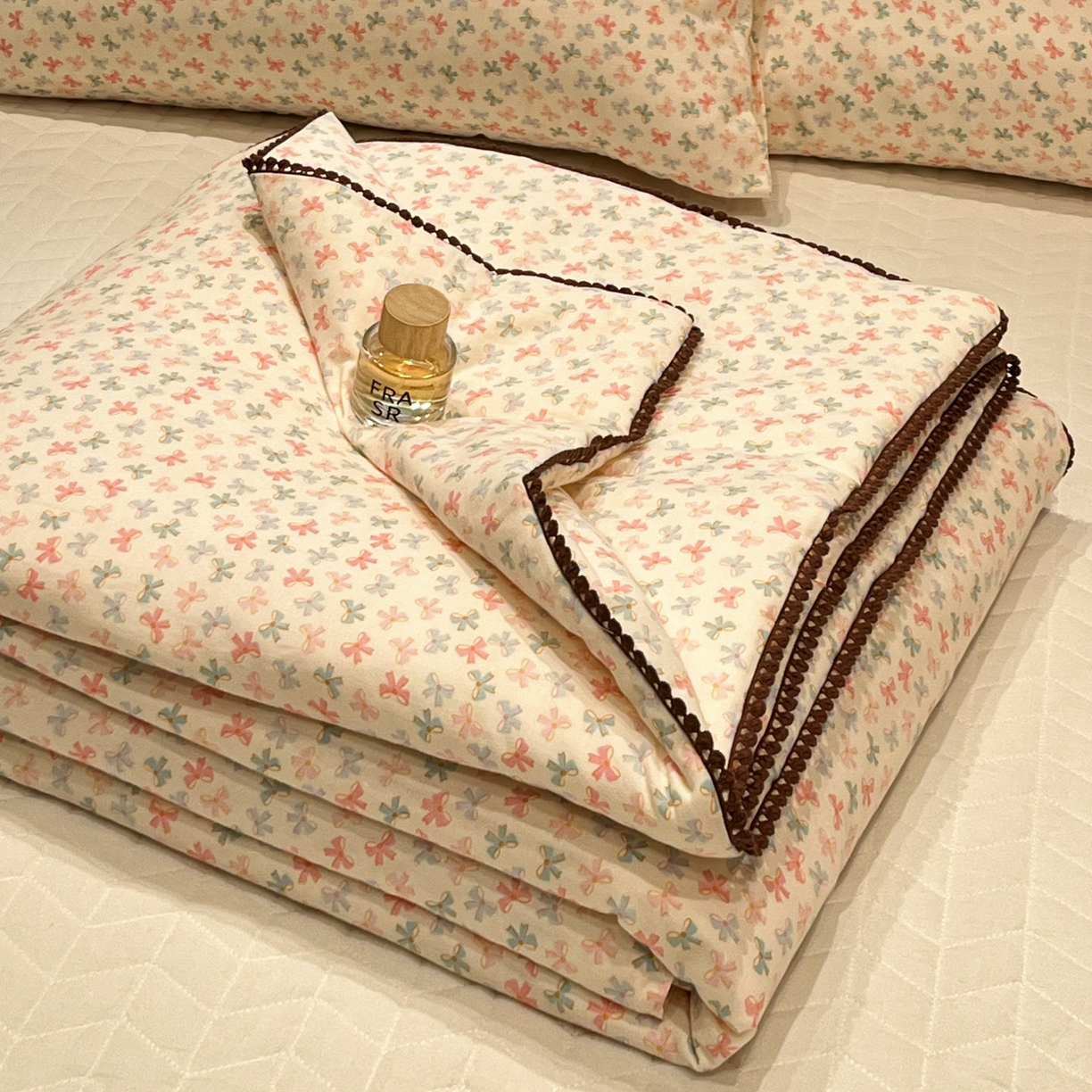 91家纺网 家纺一手货源 找家纺 （总）一加一 2026新款全棉双层纱印花小花边大豆夏被夏凉被空调被-花纱眠夏