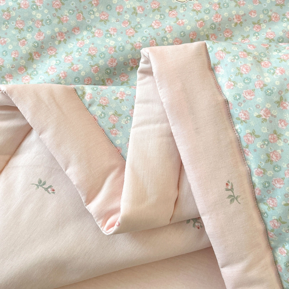 91家纺网 家纺一手货源 找家纺 一加一 2026新款全棉新疆棉花夏被夏凉被空调被四件套-棉语清夏 小狗日记