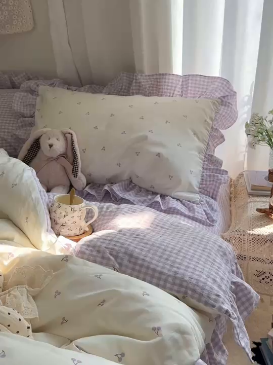 91家纺网 家纺一手货源 找家纺 艾咪-Amy ntmy 2026新款法式花边全棉四件套-樱桃小格 花边款-樱桃小紫格