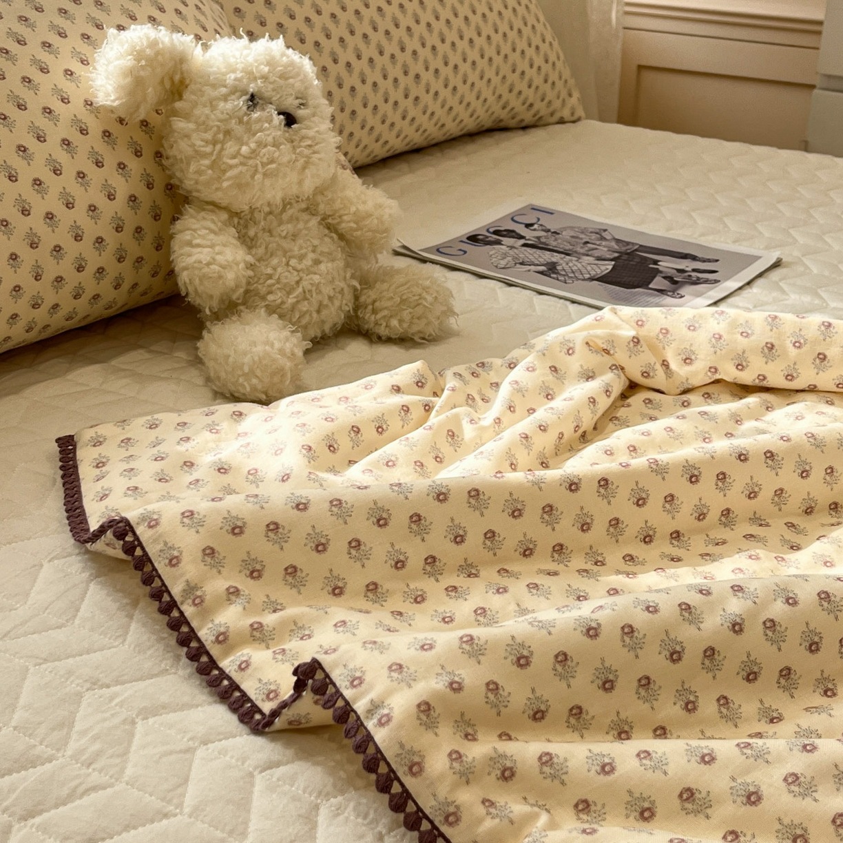 91家纺网 家纺一手货源 找家纺 一加一 2026新款全棉双层纱印花小花边大豆夏被夏凉被空调被-花纱眠夏 花影