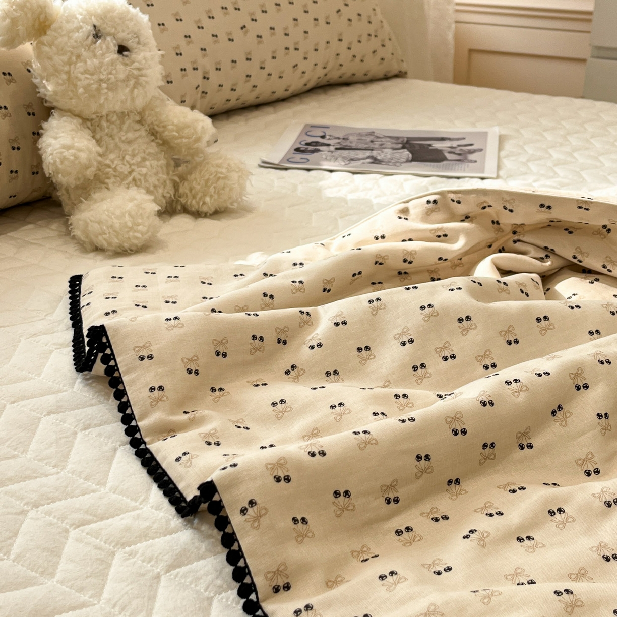 91家纺网 家纺一手货源 找家纺 一加一 2026新款全棉双层纱印花小花边大豆夏被夏凉被空调被-花纱眠夏 焦糖樱桃