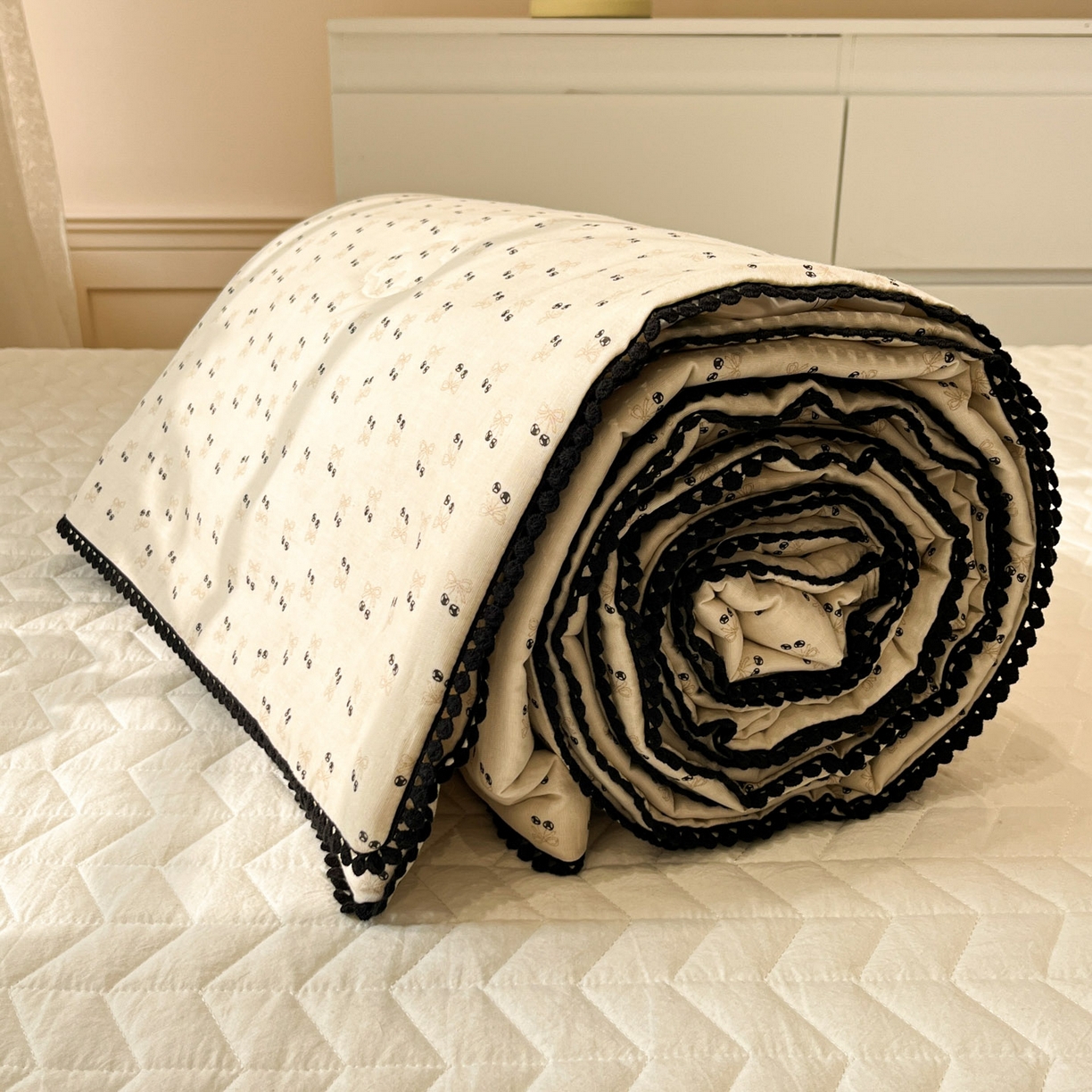 91家纺网 家纺一手货源 找家纺 一加一 2026新款全棉双层纱印花小花边大豆夏被夏凉被空调被-花纱眠夏 焦糖樱桃