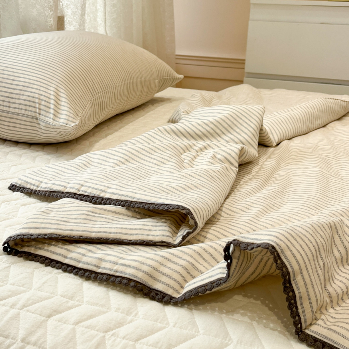 91家纺网 家纺一手货源 找家纺 一加一 2026新款全棉双层纱印花小花边大豆夏被夏凉被空调被-花纱眠夏 织梦