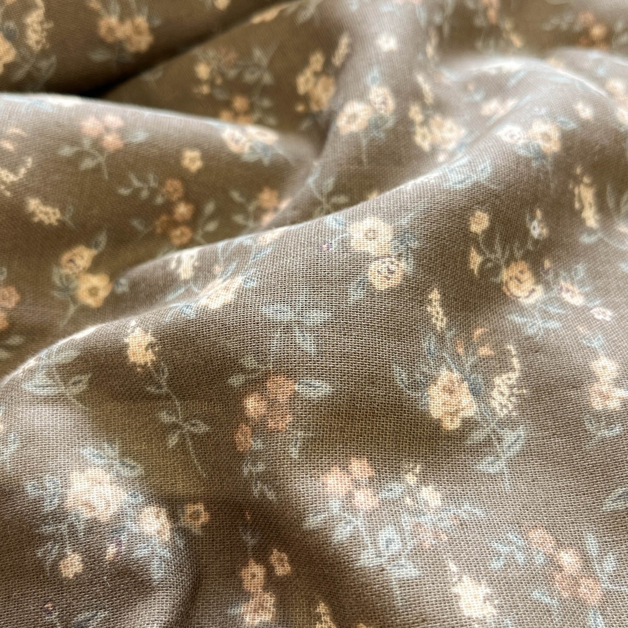 91家纺网 家纺一手货源 找家纺 一加一 2026新款纯棉双层纱花边蚕丝润肤夏被夏凉被空调被-棉边夏序 拧霜点点