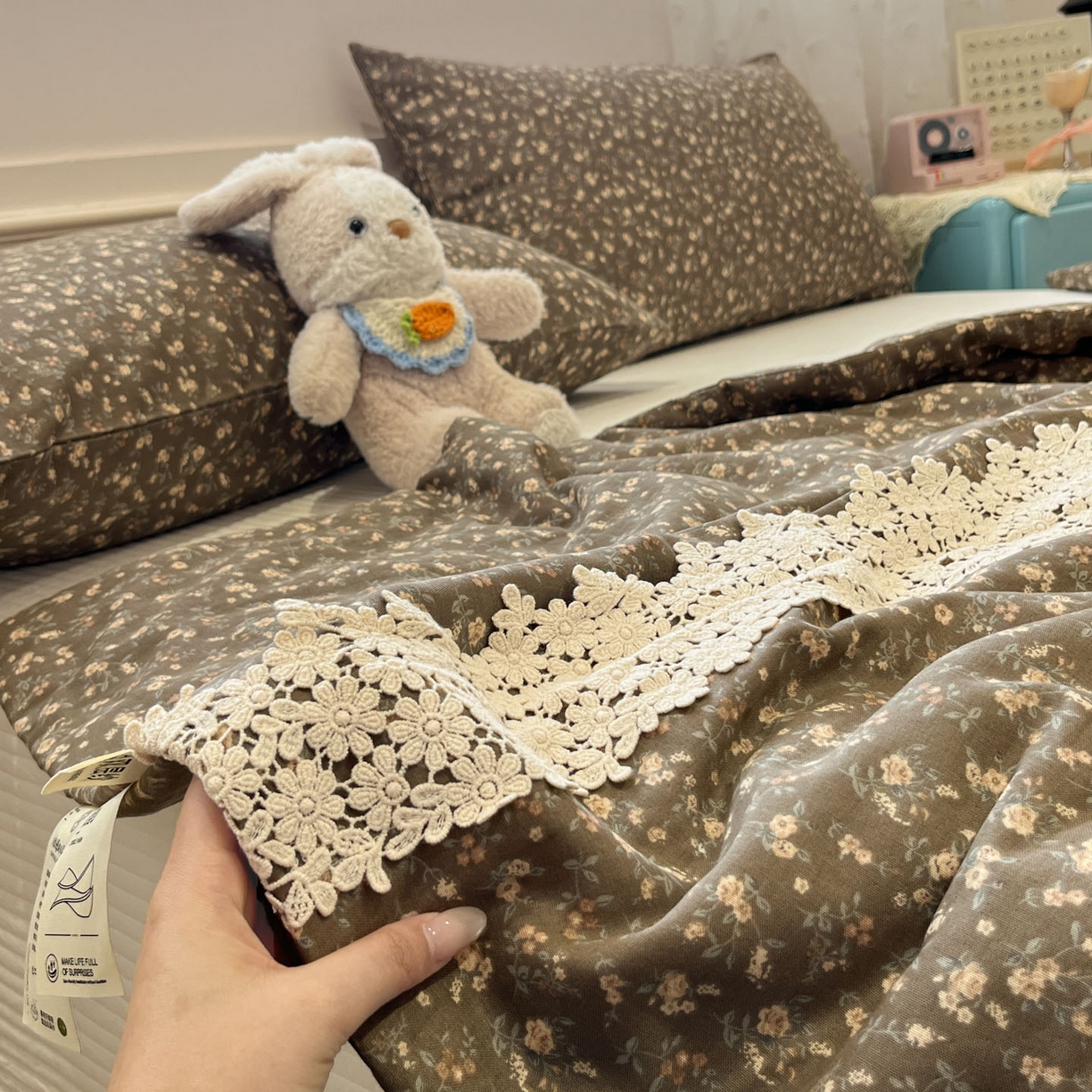 91家纺网 家纺一手货源 找家纺 一加一 2026新款纯棉双层纱花边蚕丝润肤夏被夏凉被空调被-棉边夏序 拧霜点点