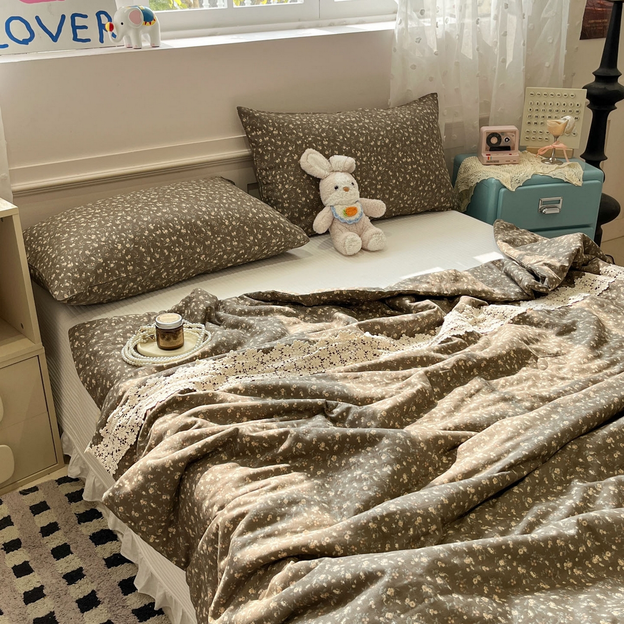 91家纺网 家纺一手货源 找家纺 一加一 2026新款纯棉双层纱花边蚕丝润肤夏被夏凉被空调被-棉边夏序 拧霜点点