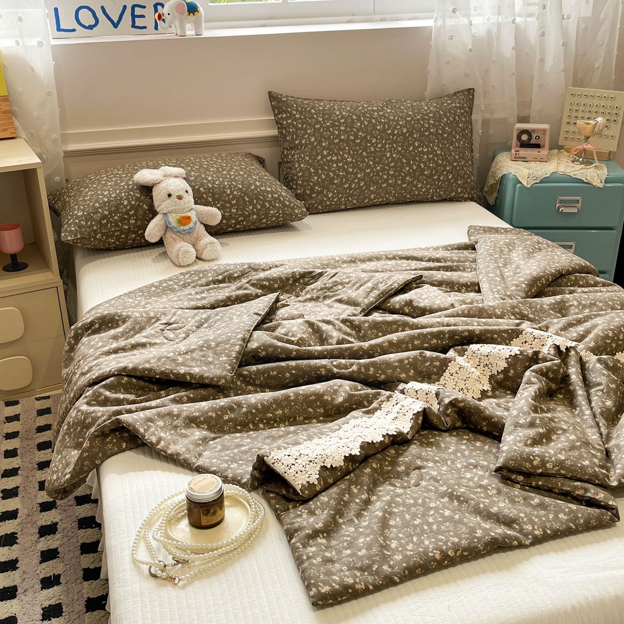 91家纺网 家纺一手货源 找家纺 一加一 2026新款纯棉双层纱花边蚕丝润肤夏被夏凉被空调被-棉边夏序 拧霜点点