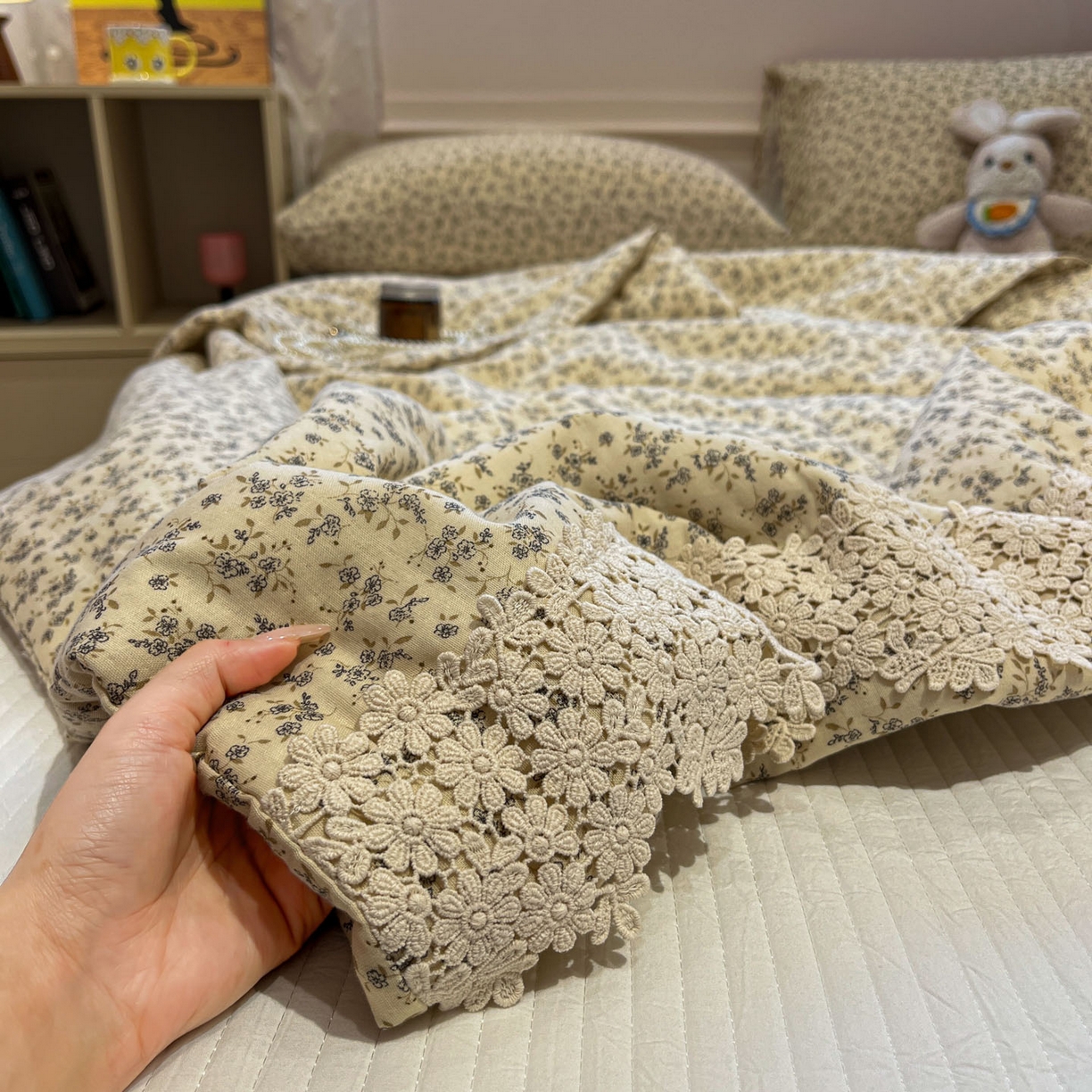 91家纺网 家纺一手货源 找家纺 一加一 2026新款纯棉双层纱花边蚕丝润肤夏被夏凉被空调被-棉边夏序 温锦织