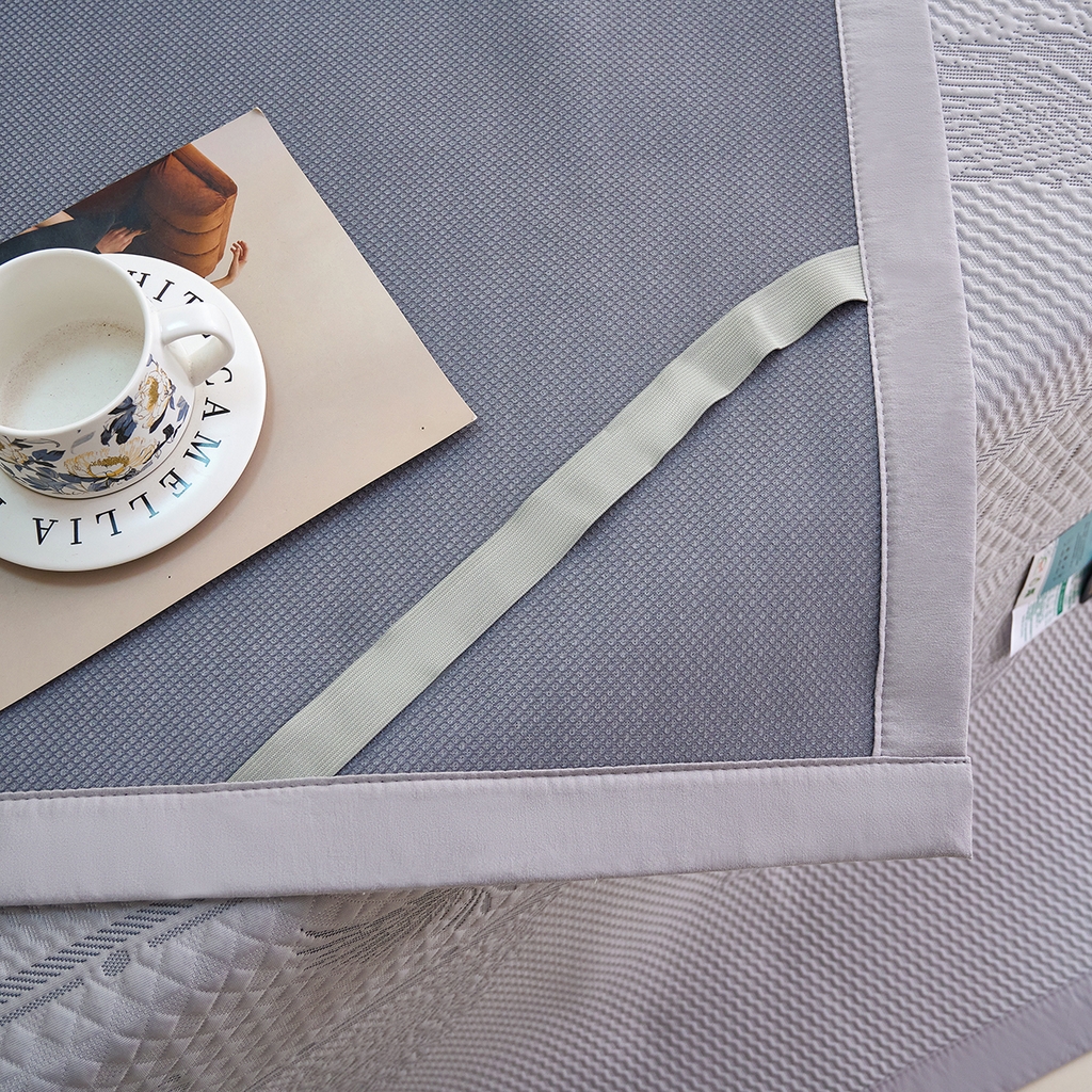 91家纺网 家纺一手货源 找家纺 青雅席业 2026新款A类凉感豆豆席凉席席子-平铺款 平铺款-绚丽羽毛-灰