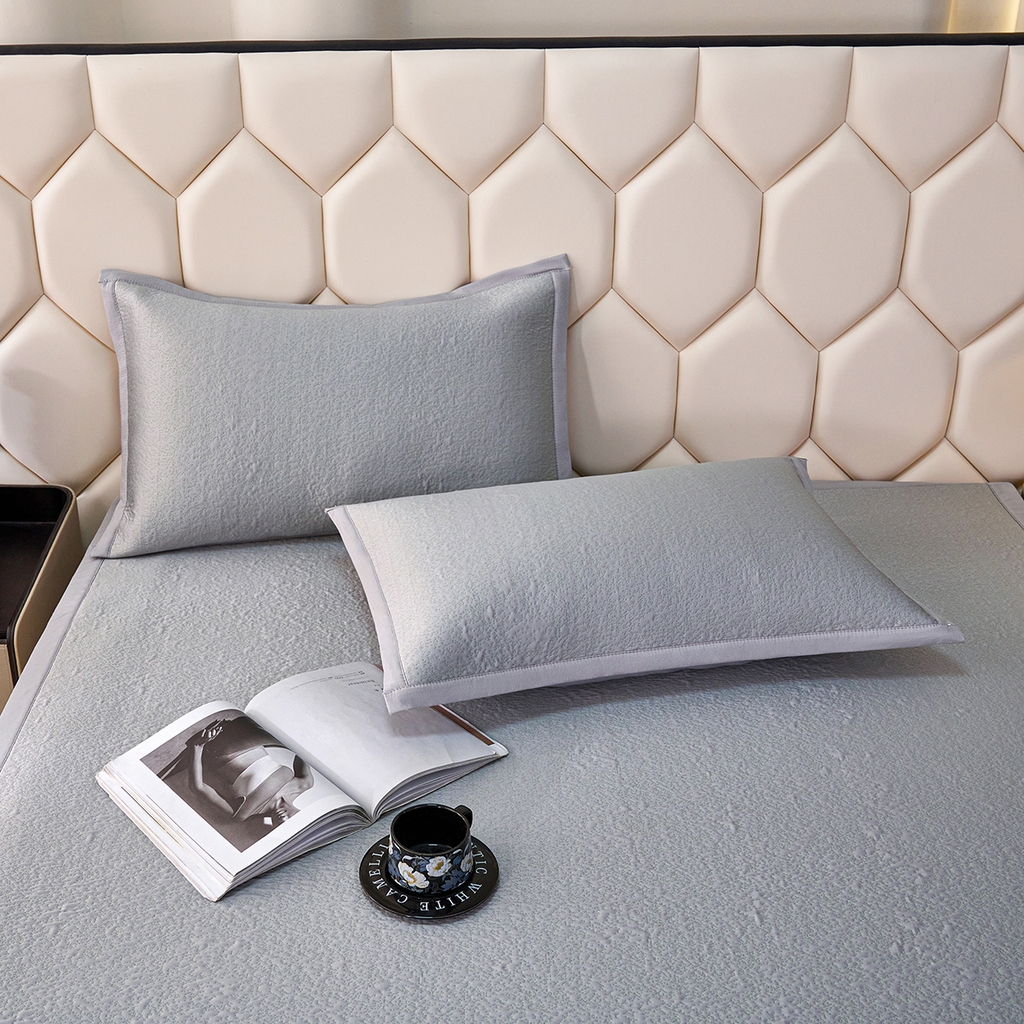 91家纺网 家纺一手货源 找家纺 青雅席业 2026新款A类凉感豆豆席凉席席子-平铺款 平铺款-熊猫抱竹-灰