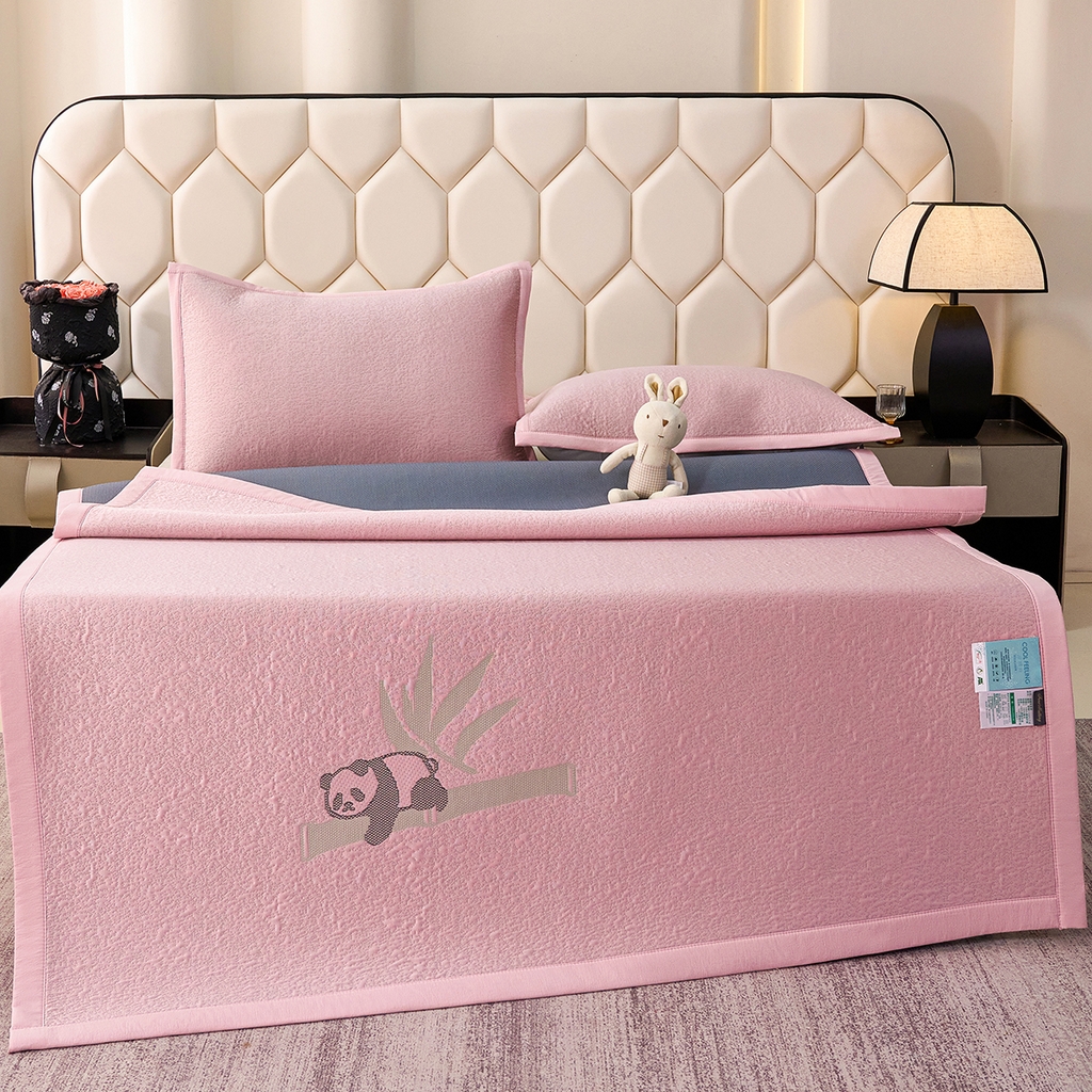 91家纺网 家纺一手货源 找家纺 青雅席业 2026新款A类凉感豆豆席凉席席子-平铺款 平铺款-熊猫抱竹-粉