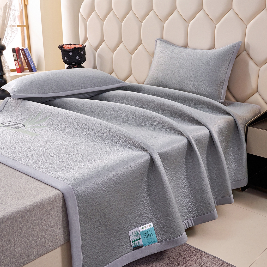 91家纺网 家纺一手货源 找家纺 青雅席业 2026新款A类凉感豆豆席凉席席子-平铺款 平铺款-熊猫抱竹-灰