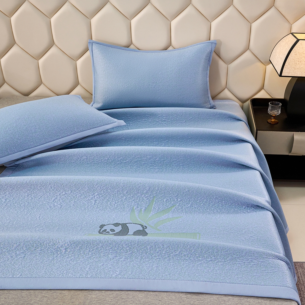 91家纺网 家纺一手货源 找家纺 青雅席业 2026新款A类凉感豆豆席凉席席子-平铺款 平铺款-熊猫抱竹-蓝