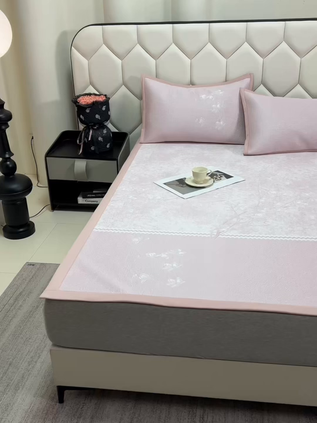 91家纺网 家纺一手货源 找家纺 青雅席业 2026新款A类凉感豆豆席凉席席子-平铺款 平铺款-花枝招展-粉