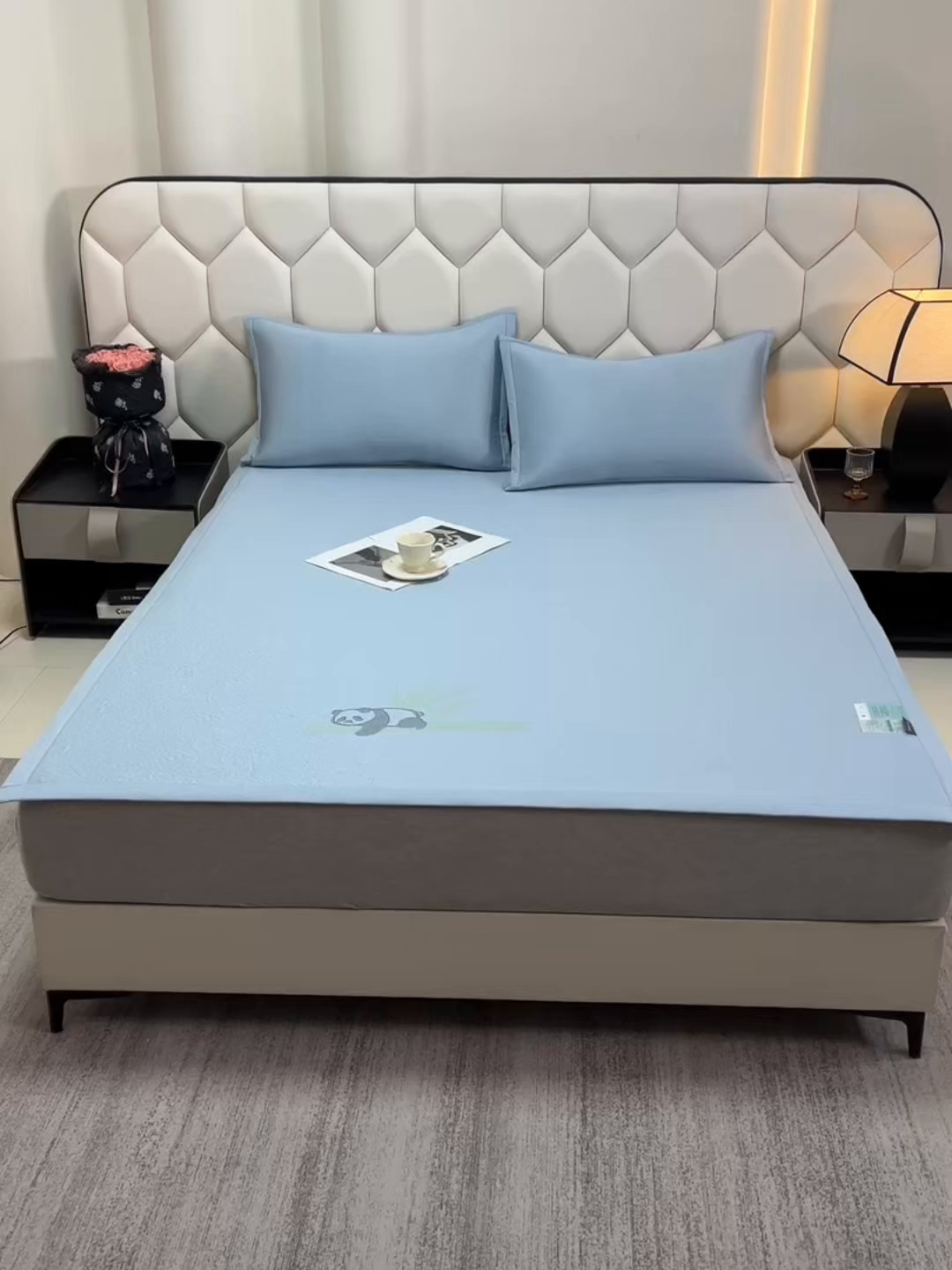 91家纺网 家纺一手货源 找家纺 青雅席业 2026新款A类凉感豆豆席凉席席子-平铺款 平铺款-熊猫抱竹-蓝