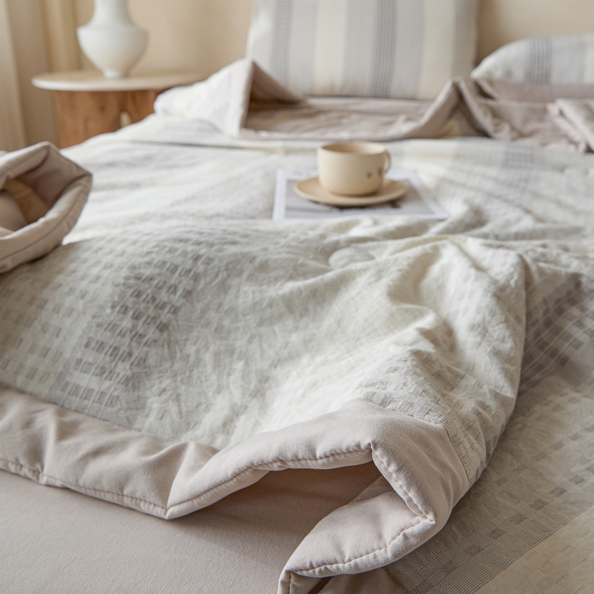 91家纺网 家纺一手货源 找家纺 一加一 2026新款凉感提花大豆夏被夏凉被空调被四件套-简约生活 简约生活-灰