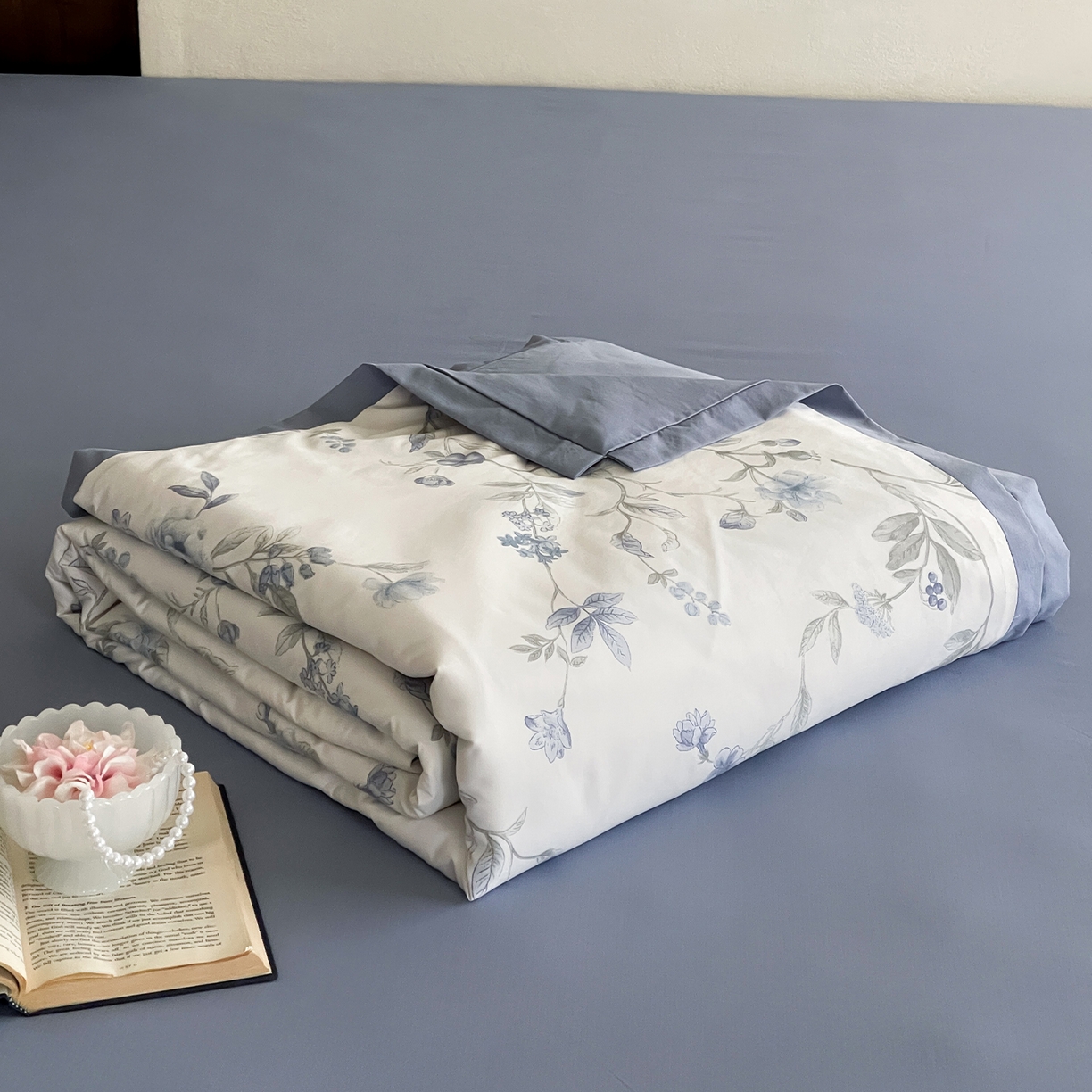 91家纺网 家纺一手货源 找家纺 一加一 2026新款冰蚕凉感印花断角夏被夏凉被空调被四件套 春溪蓝