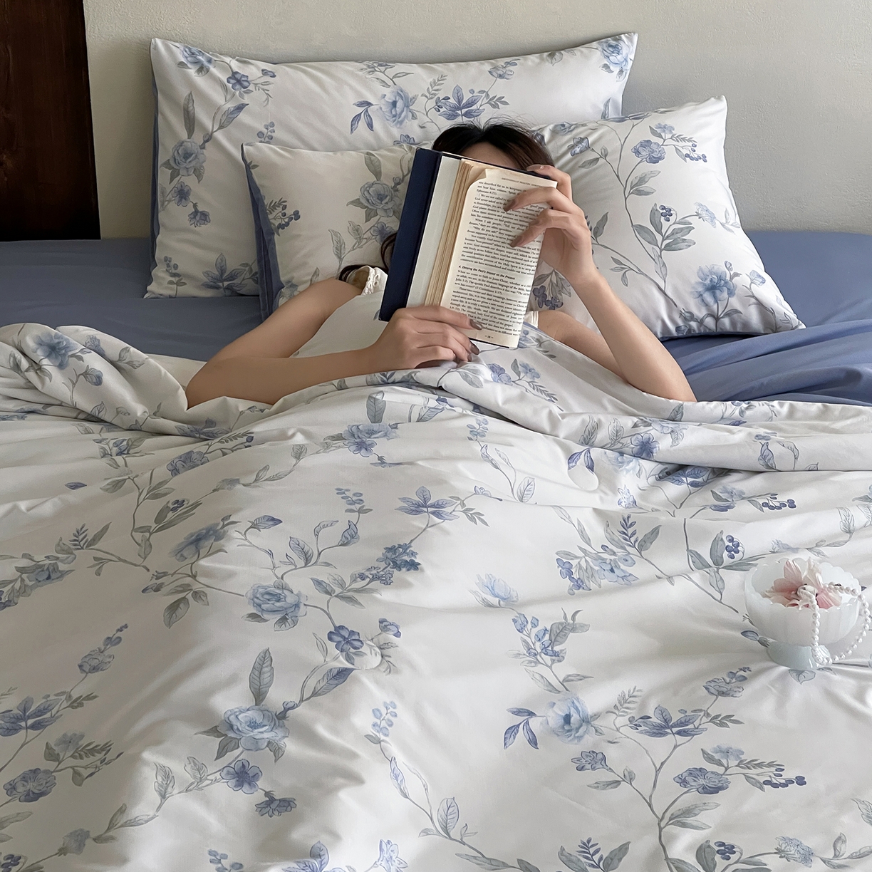 91家纺网 家纺一手货源 找家纺 一加一 2026新款冰蚕凉感印花断角夏被夏凉被空调被四件套 春溪蓝