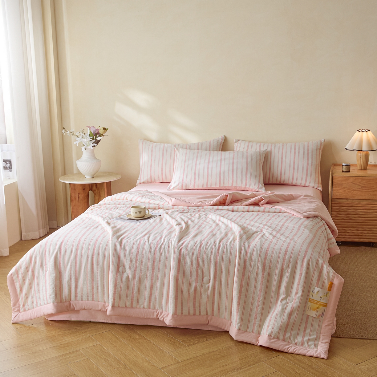 91家纺网 家纺一手货源 找家纺 一加一 2026新款凉感提花大豆夏被夏凉被空调被四件套-简约生活 简约条纹-粉