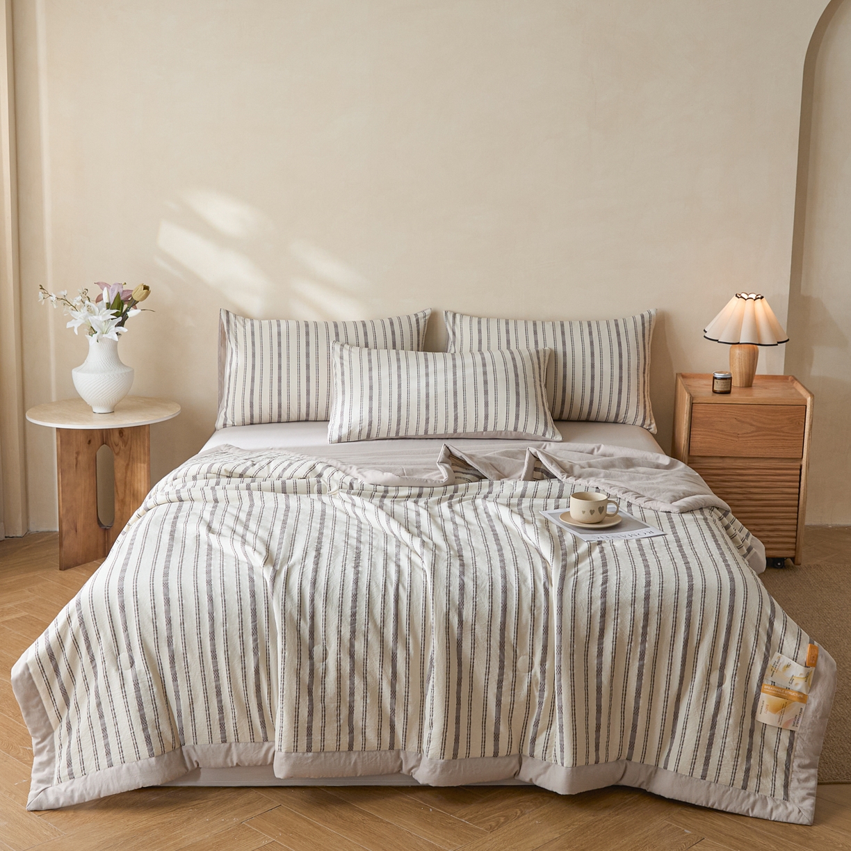 91家纺网 家纺一手货源 找家纺 一加一 2026新款凉感提花大豆夏被夏凉被空调被四件套-简约生活 简约条纹-灰