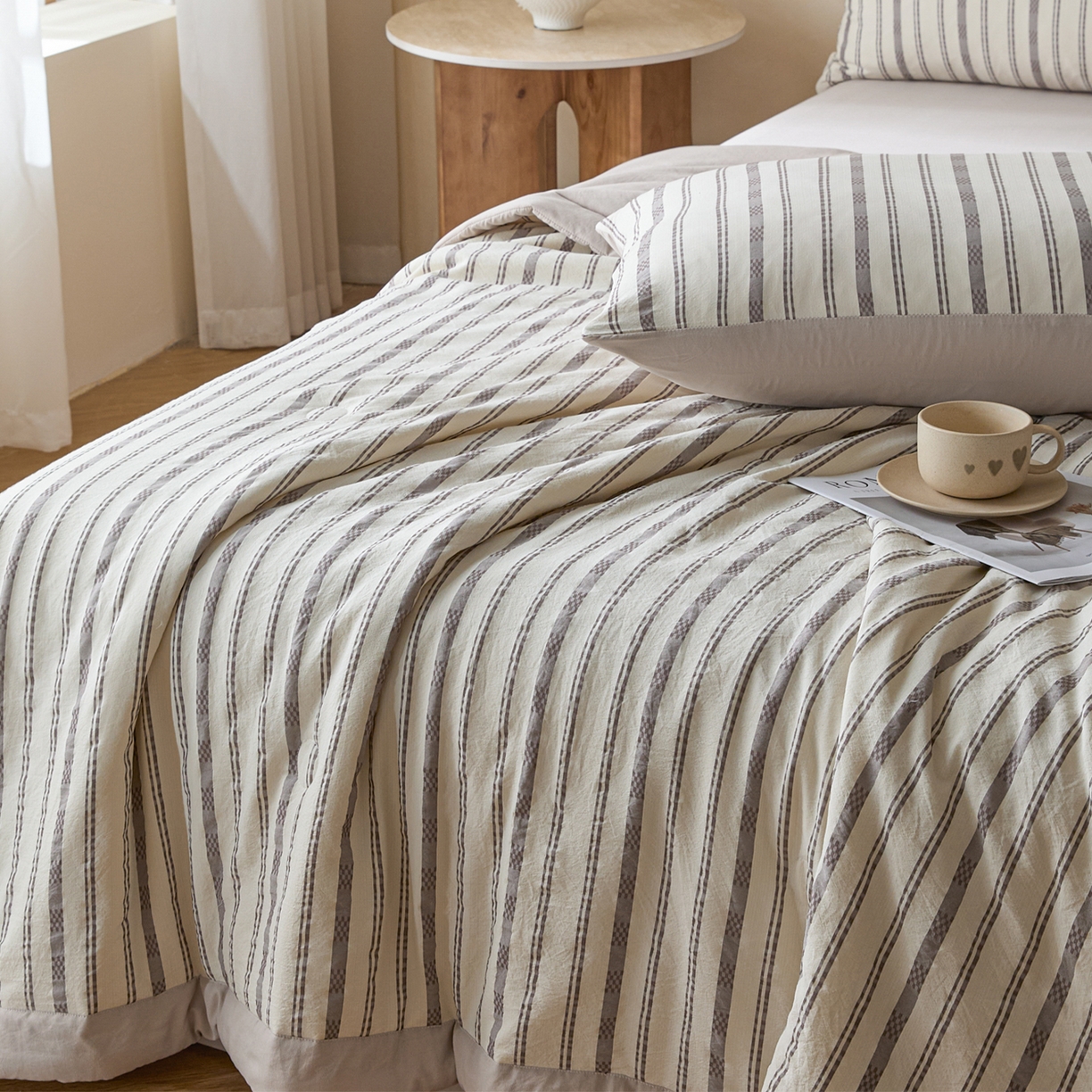 91家纺网 家纺一手货源 找家纺 一加一 2026新款凉感提花大豆夏被夏凉被空调被四件套-简约生活 简约条纹-灰