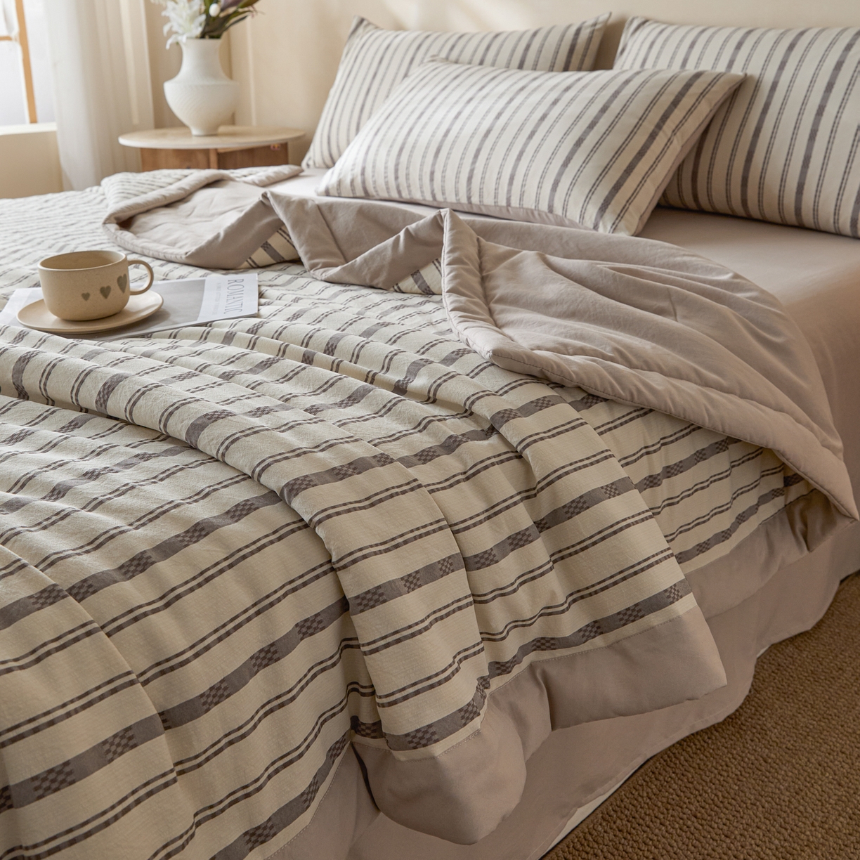 91家纺网 家纺一手货源 找家纺 一加一 2026新款凉感提花大豆夏被夏凉被空调被四件套-简约生活 简约条纹-灰