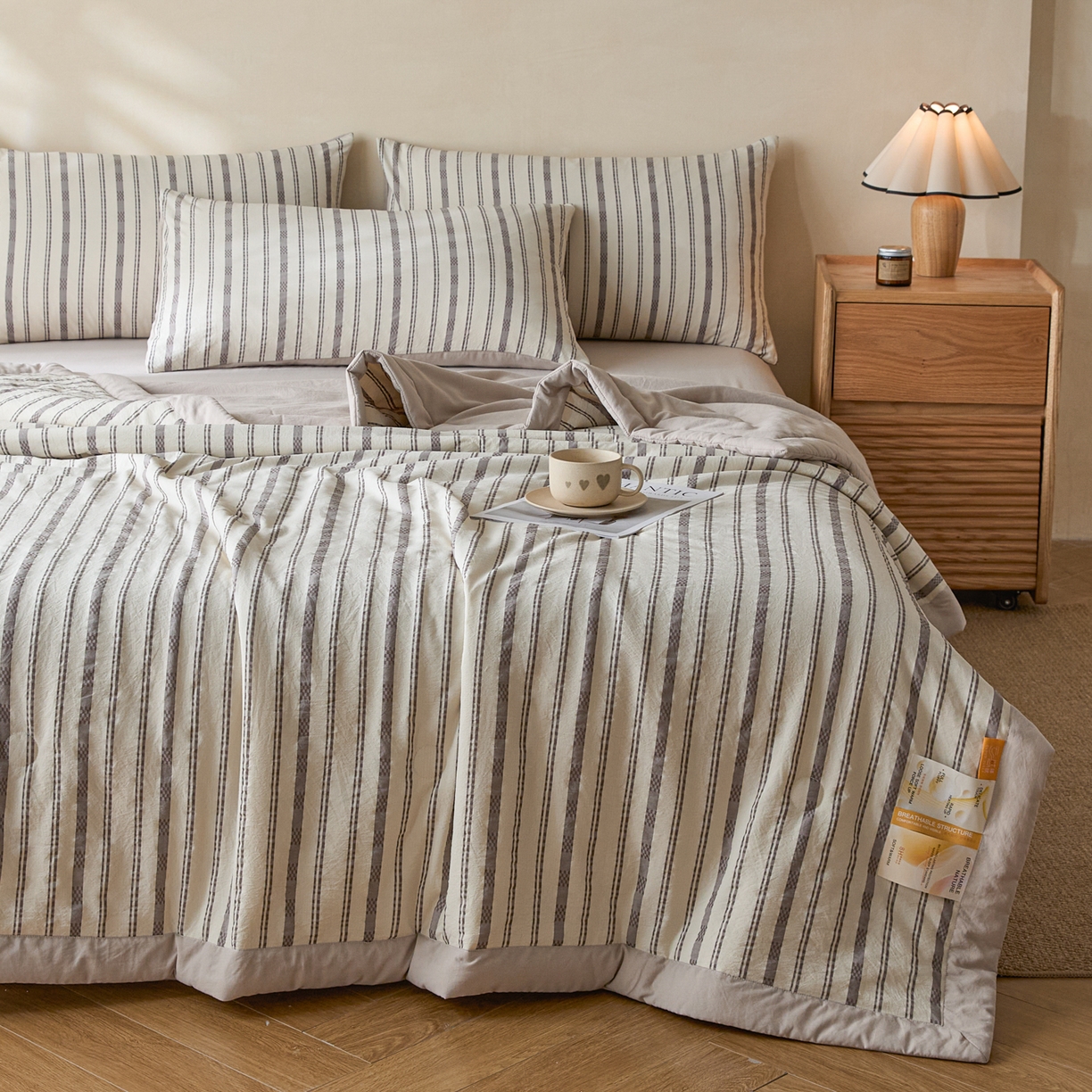 91家纺网 家纺一手货源 找家纺 一加一 2026新款凉感提花大豆夏被夏凉被空调被四件套-简约生活 简约条纹-灰