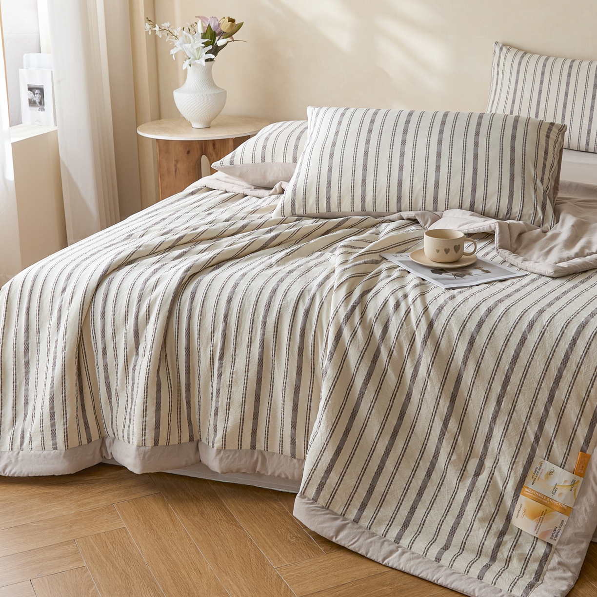 91家纺网 家纺一手货源 找家纺 一加一 2026新款凉感提花大豆夏被夏凉被空调被四件套-简约生活 简约条纹-灰