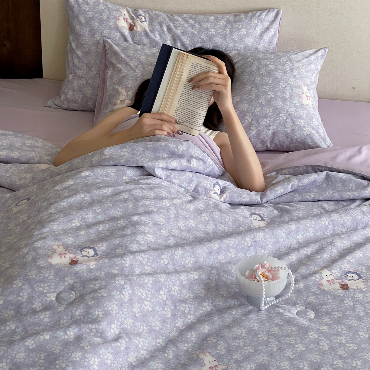 91家纺网 家纺一手货源 找家纺 一加一 2026新款冰蚕凉感印花断角夏被夏凉被空调被四件套 花田兔