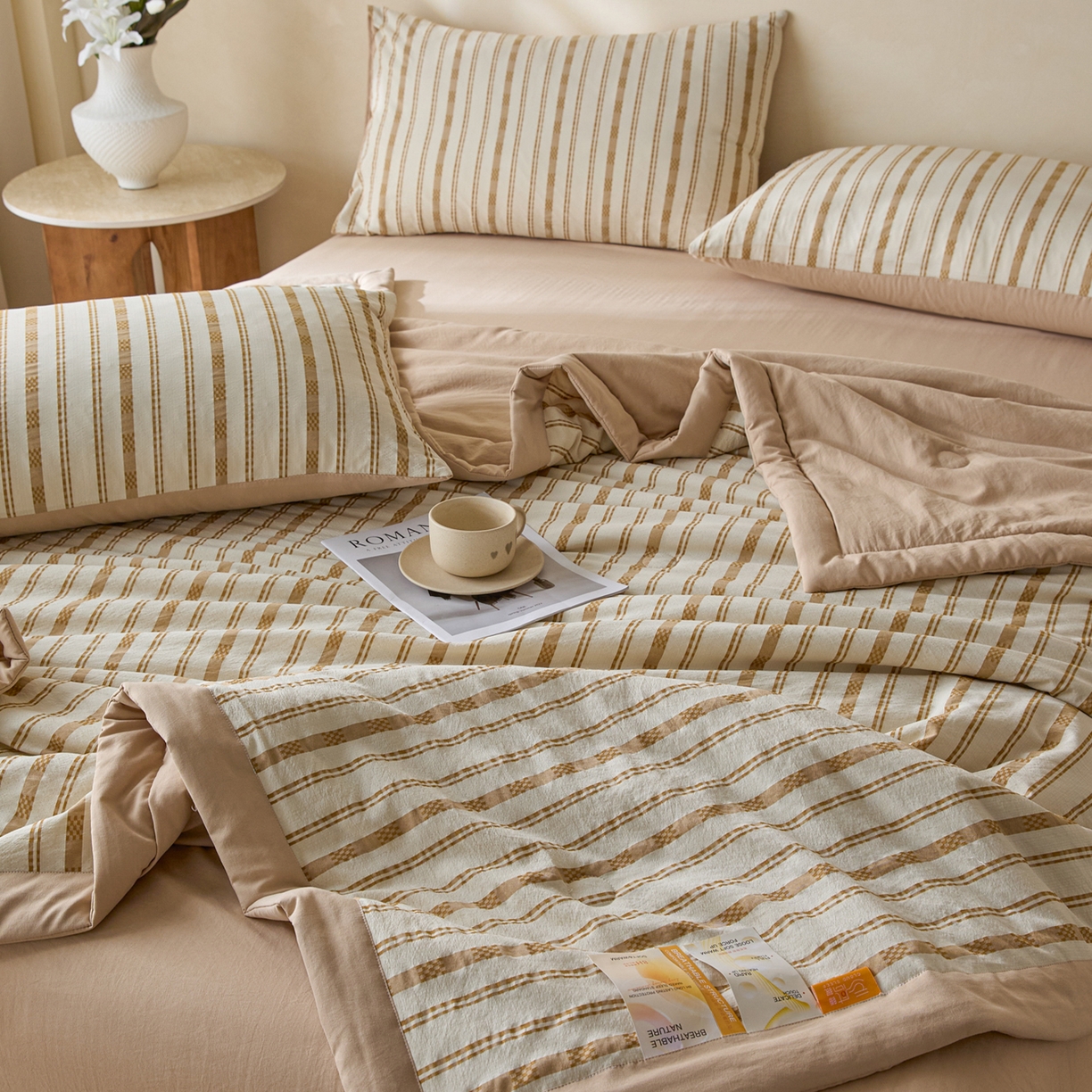 91家纺网 家纺一手货源 找家纺 一加一 2026新款凉感提花大豆夏被夏凉被空调被四件套-简约生活 简约条纹-咖