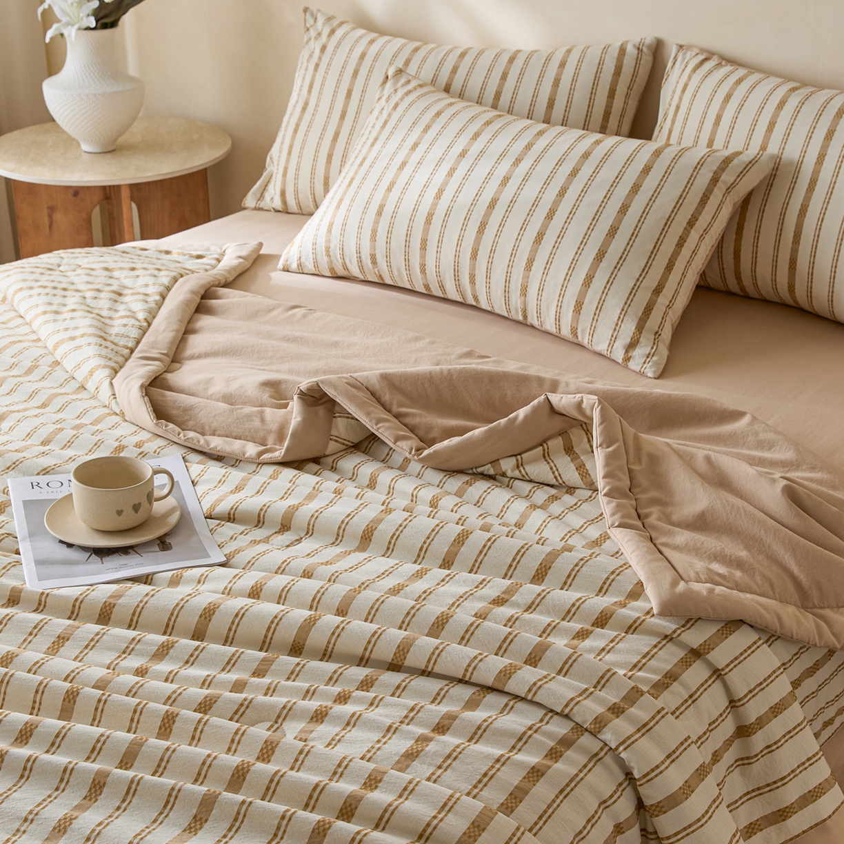 91家纺网 家纺一手货源 找家纺 一加一 2026新款凉感提花大豆夏被夏凉被空调被四件套-简约生活 简约条纹-咖