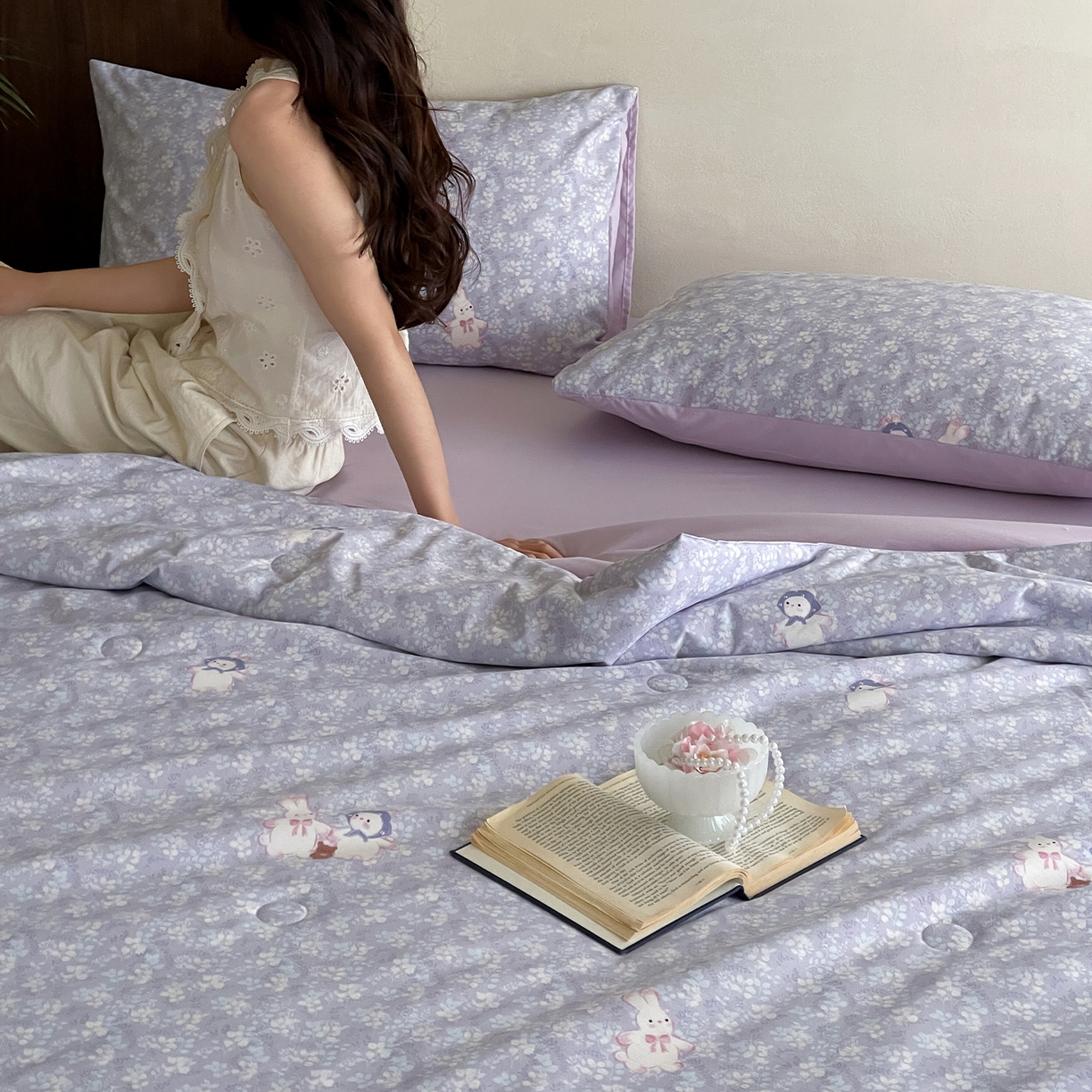 91家纺网 家纺一手货源 找家纺 一加一 2026新款冰蚕凉感印花断角夏被夏凉被空调被四件套 花田兔